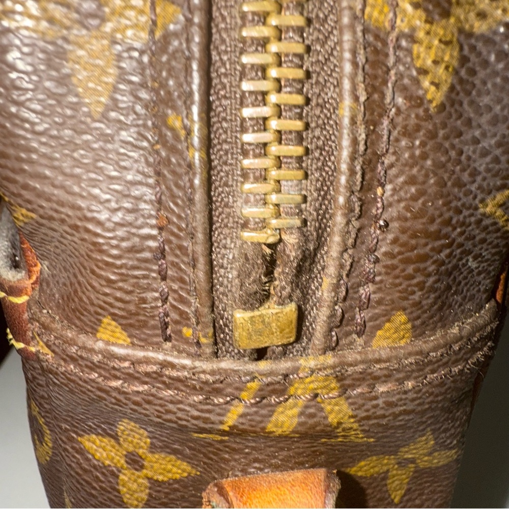 AUTHENTIC Louis Vuitton Trocadero 27 Crossbody Bag - Picture 16 of 16